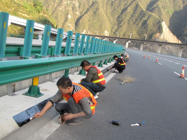 自貢防撞護欄板